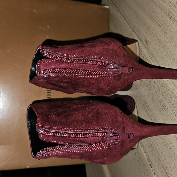 Shoes - Picture 5 of 6